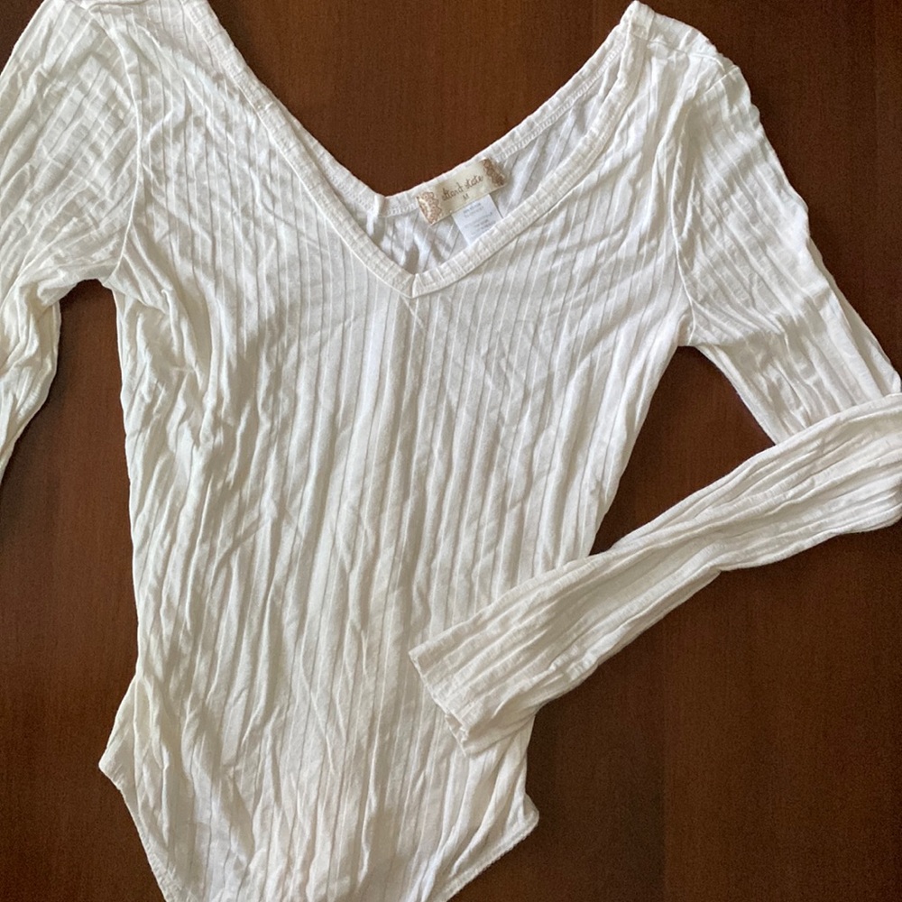 White Ribbed V-Neck Knit Long-Sleeve Soft Bodysuit Size M